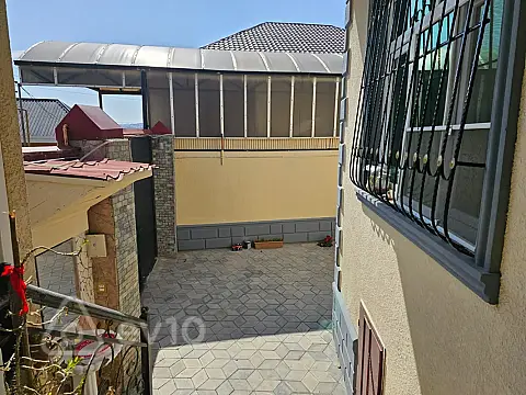 Satılır 4 otaqlı həyət evi 140 m²