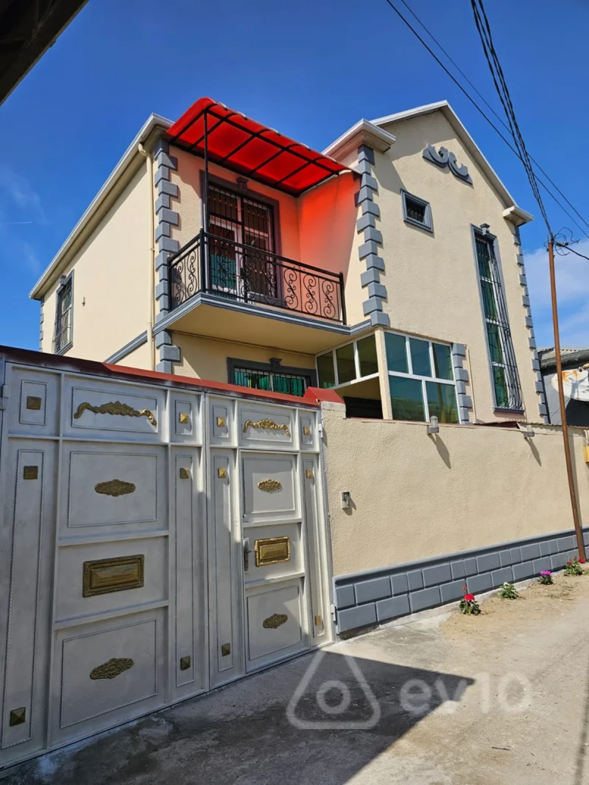 Satılır 4 otaqlı həyət evi 140 m²