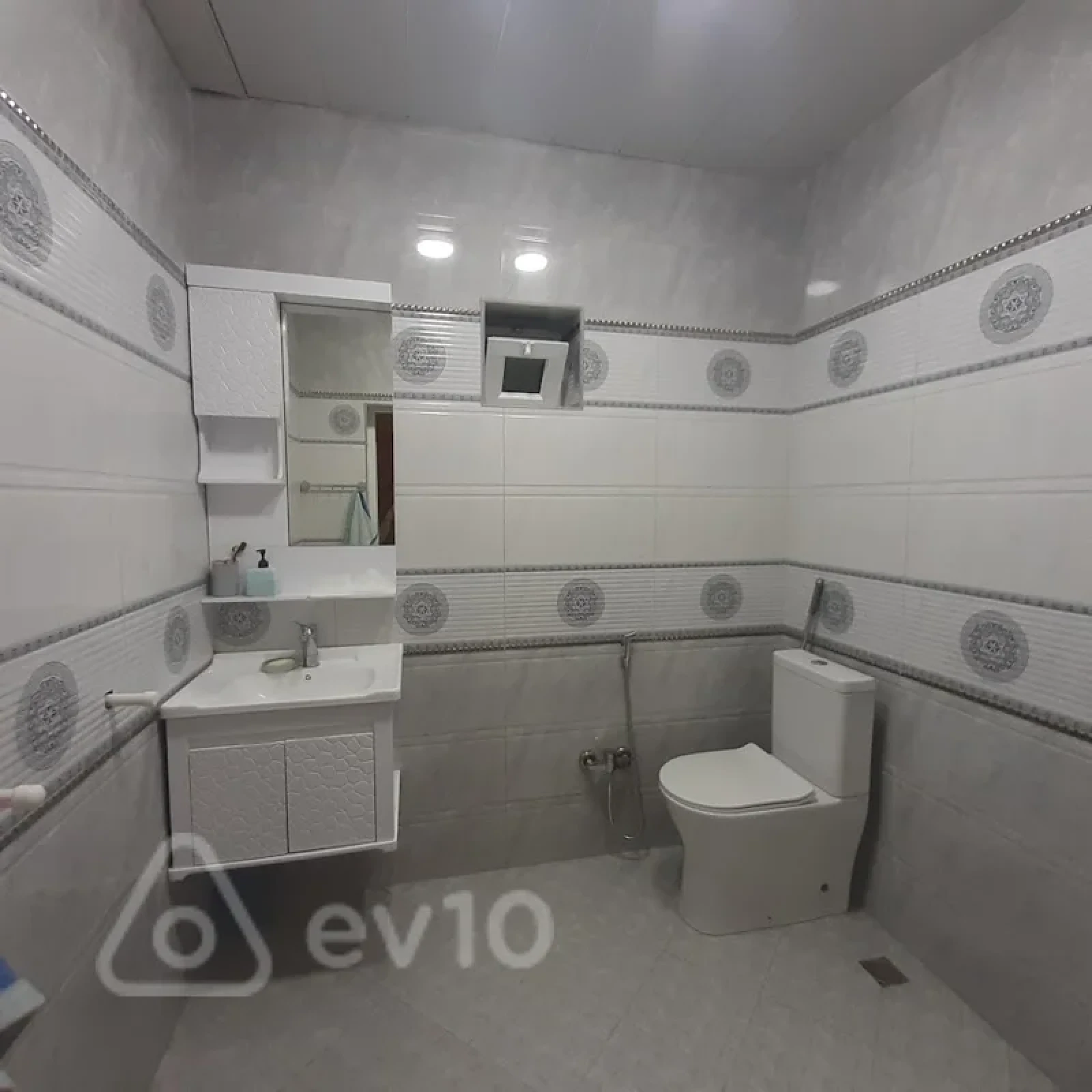 Satılır 4 otaqlı həyət evi 140 m²