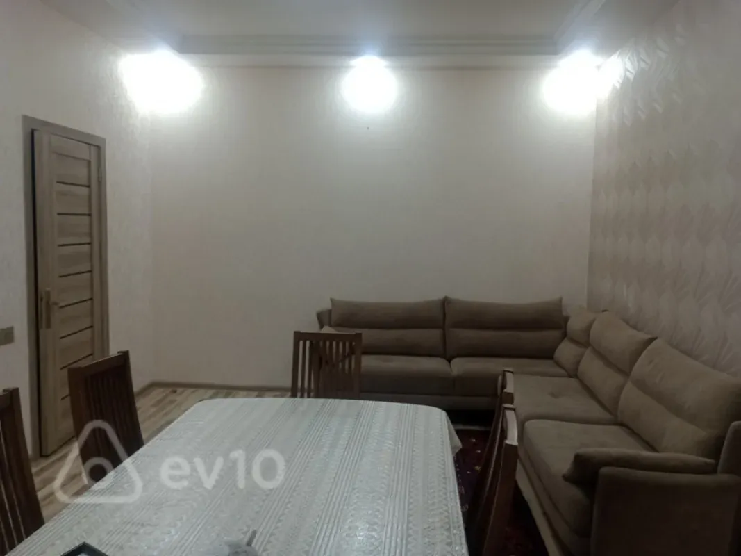Satılır 4 otaqlı həyət evi 140 m²
