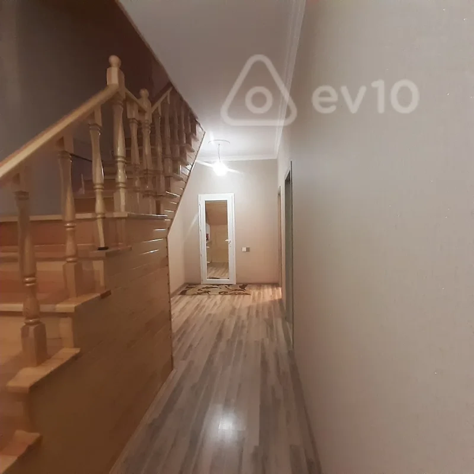 Satılır 4 otaqlı həyət evi 140 m²