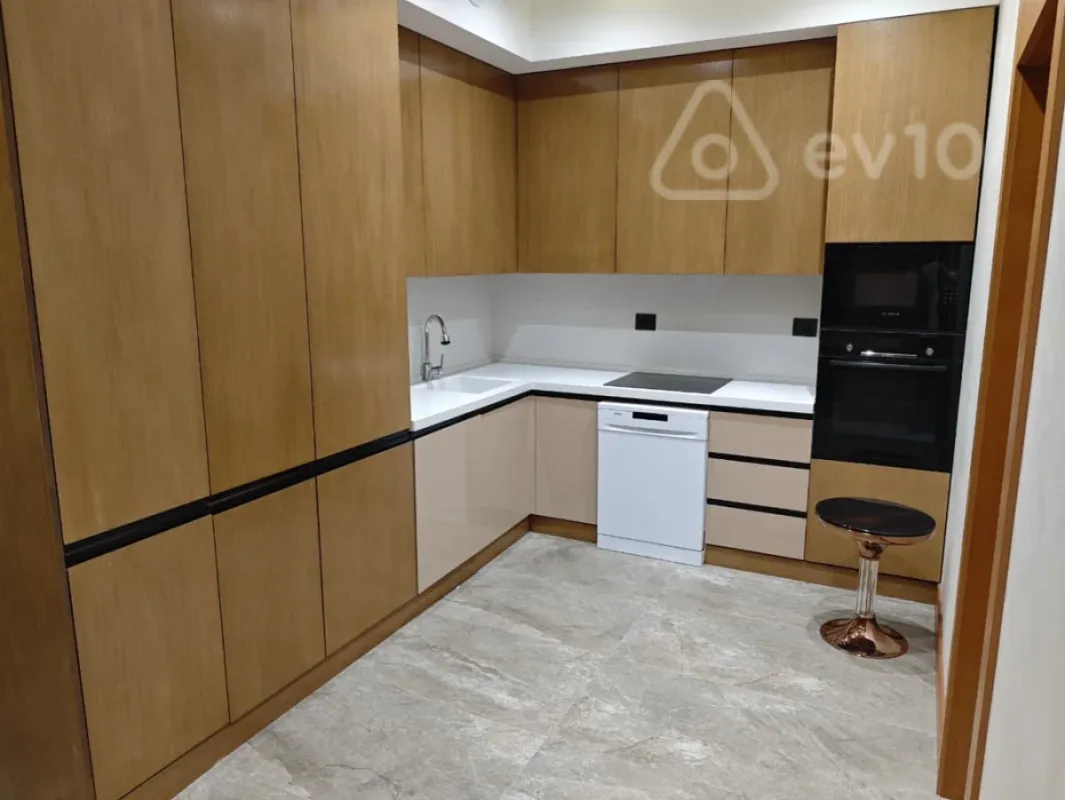 Kirayə verilir 2 otaqlı yeni tikili 70 m²