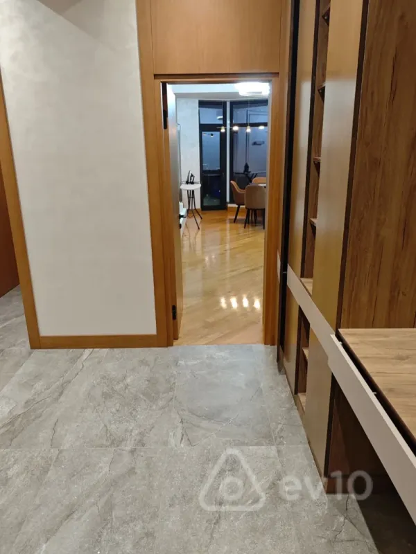 Kirayə verilir 2 otaqlı yeni tikili 70 m²