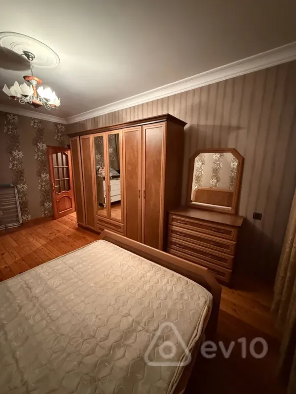 Kirayə verilir 3 otaqlı köhnə tikili 75 m²