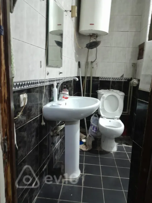 Kirayə verilir 3 otaqlı köhnə tikili 90 m²