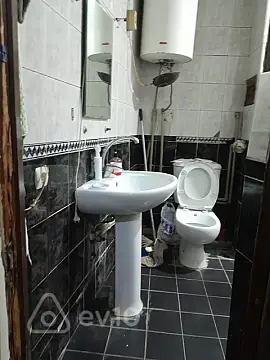 Kirayə verilir 3 otaqlı köhnə tikili 90 m²