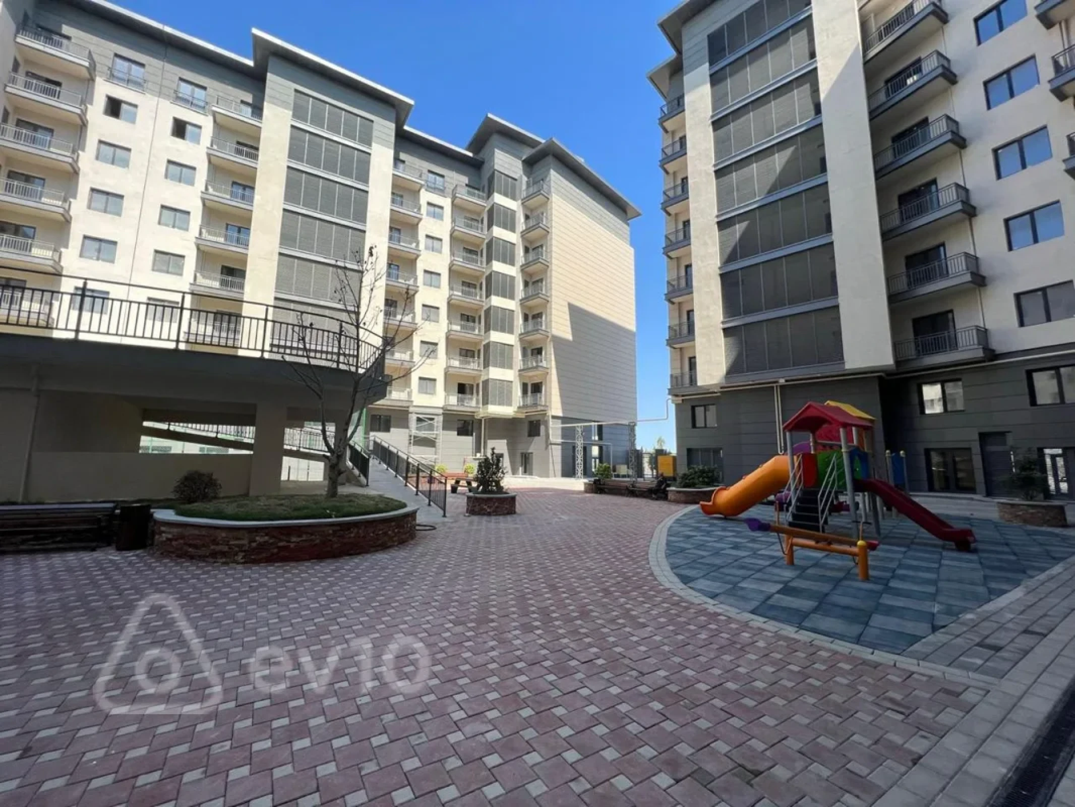 Kirayə verilir 2 otaqlı yeni tikili 103 m²