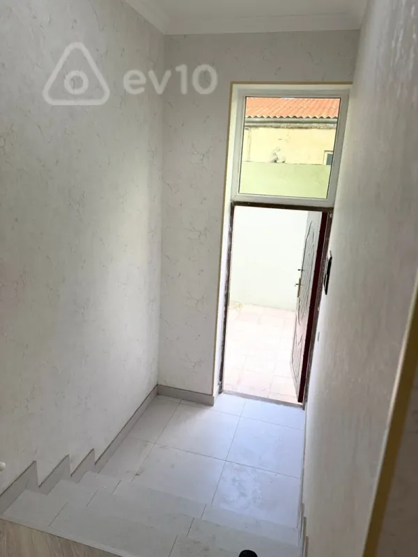 Satılır 6 otaqlı həyət evi 150 m²