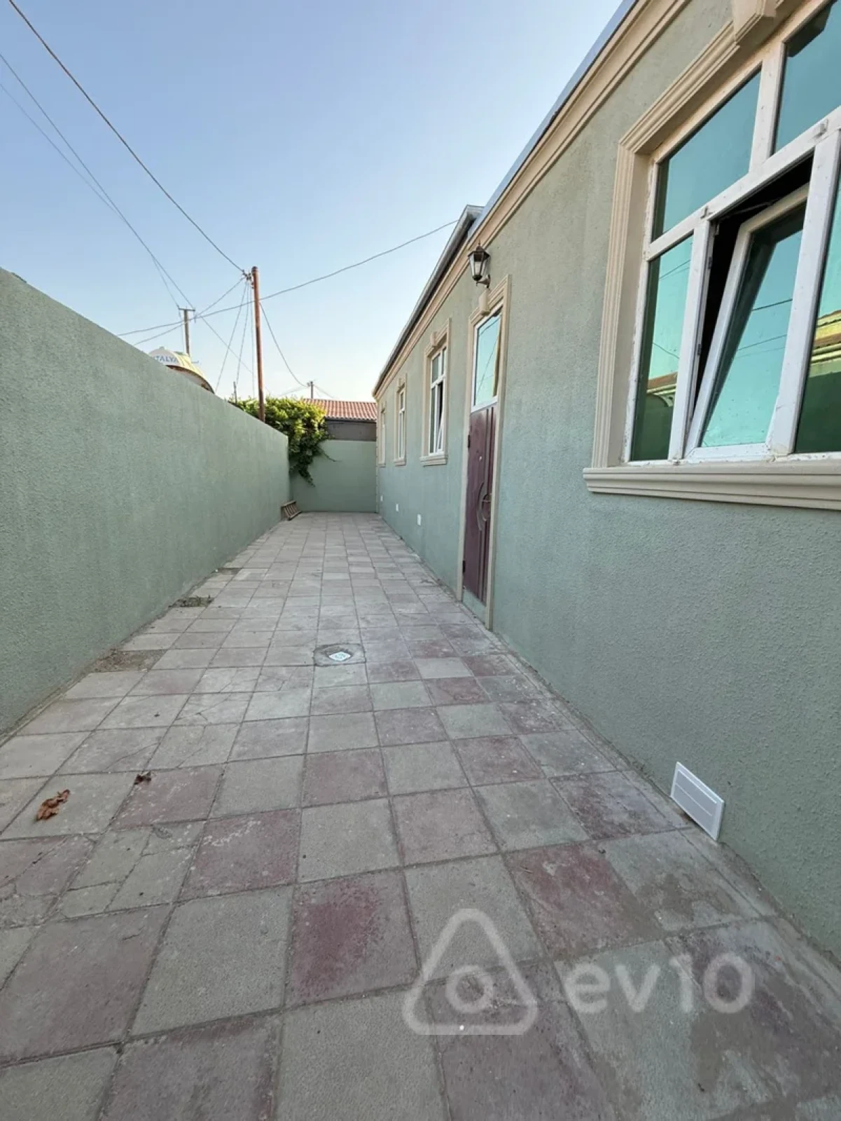 Satılır 6 otaqlı həyət evi 150 m²