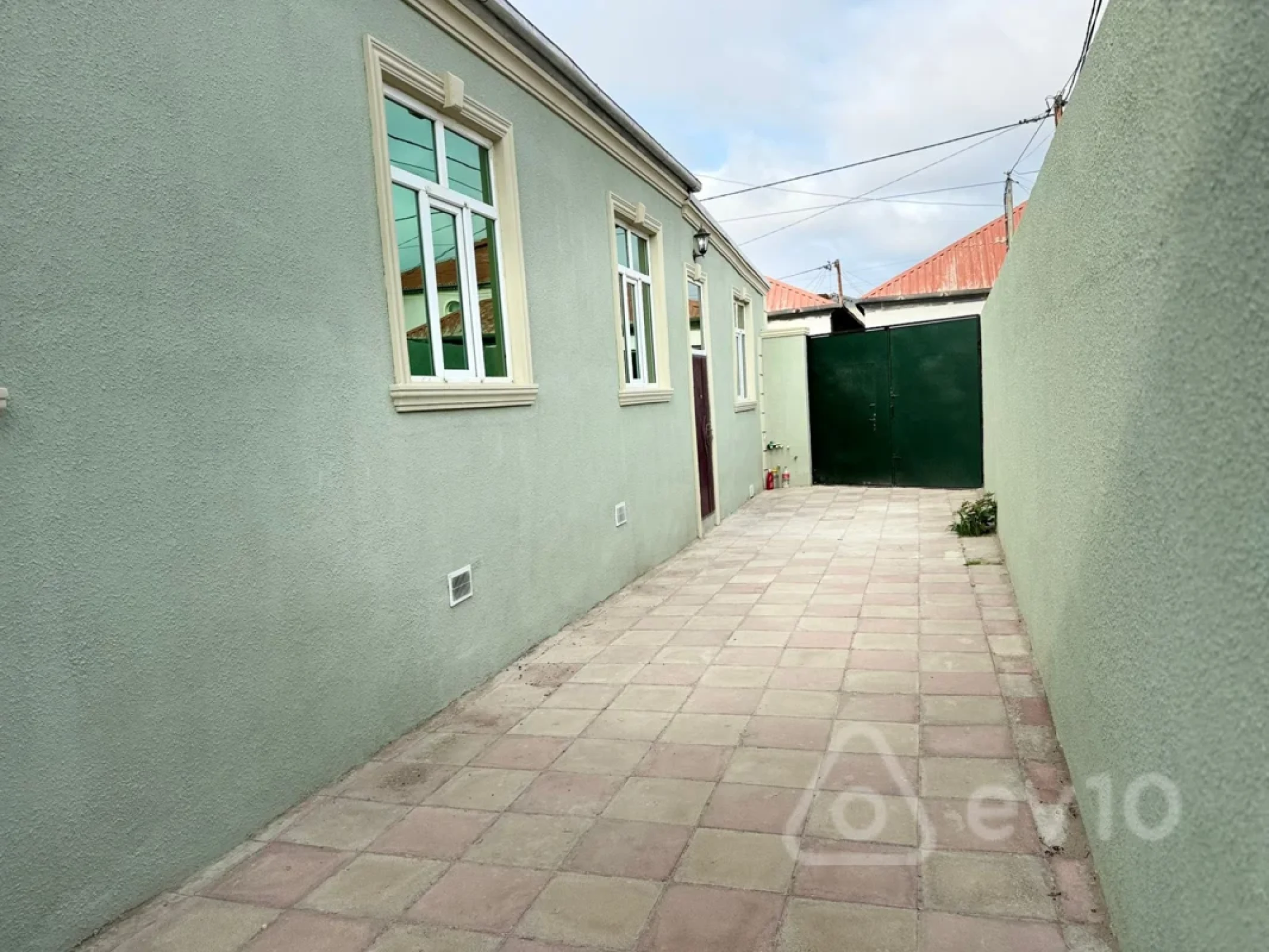 Satılır 6 otaqlı həyət evi 150 m²