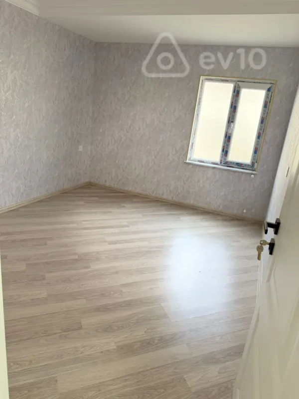 Satılır 6 otaqlı həyət evi 150 m²