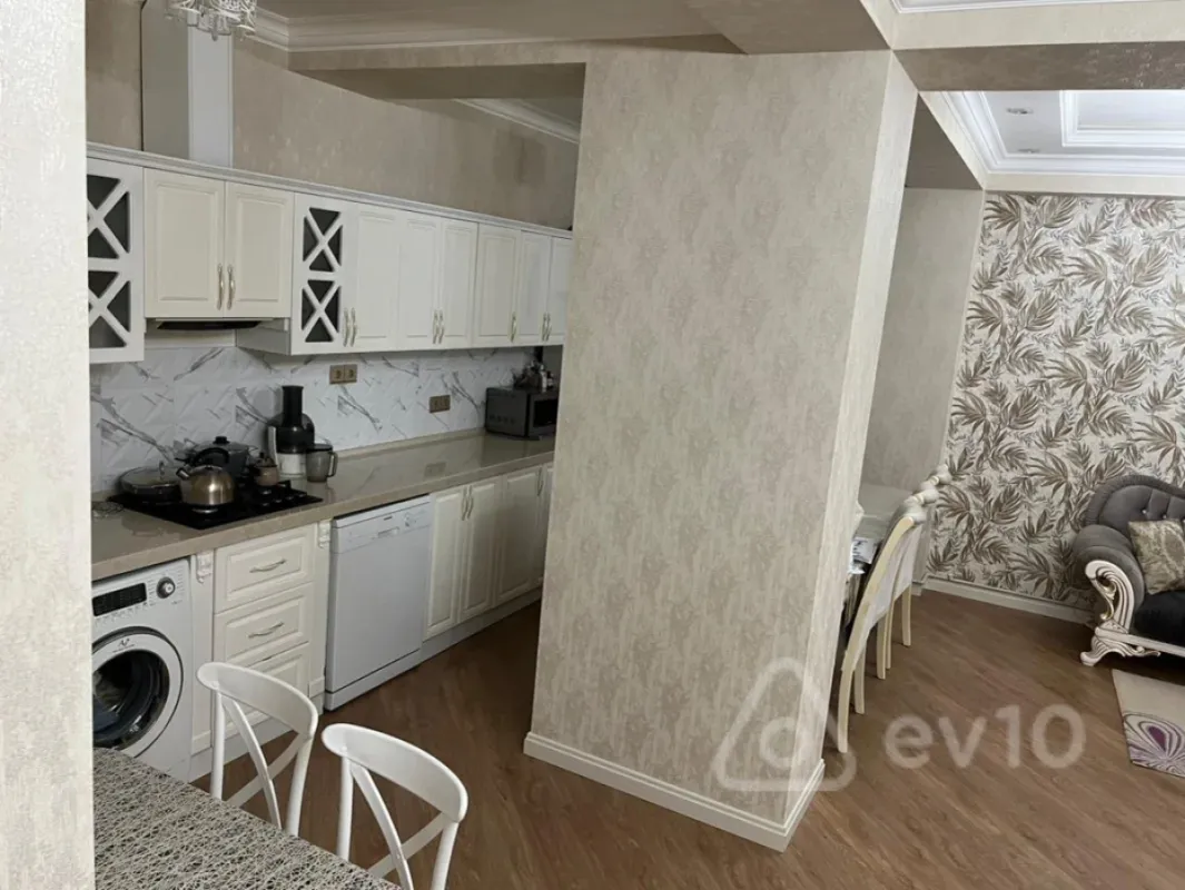 Kirayə verilir 3 otaqlı yeni tikili 100 m²