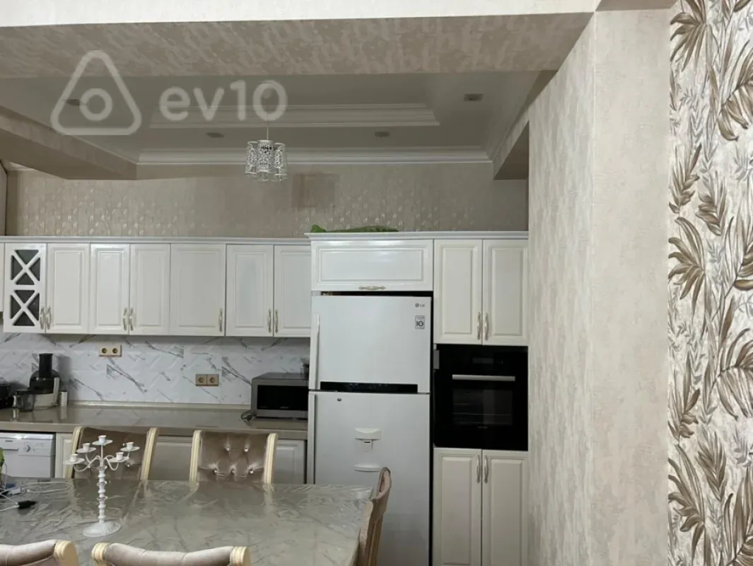 Kirayə verilir 3 otaqlı yeni tikili 100 m²