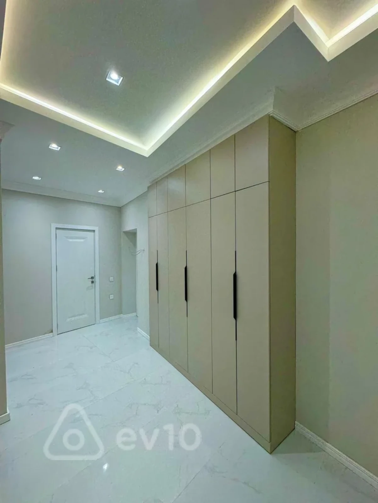 Kirayə verilir 4 otaqlı yeni tikili 155 m²