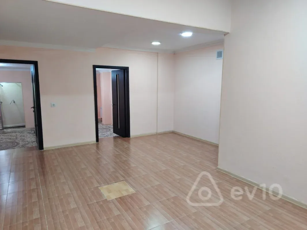 Satılır 3 otaqlı köhnə tikili 75 m²