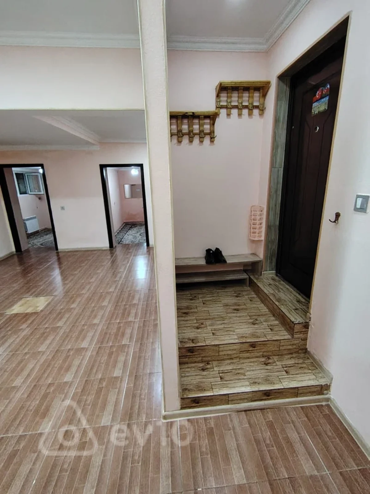 Satılır 3 otaqlı köhnə tikili 75 m²