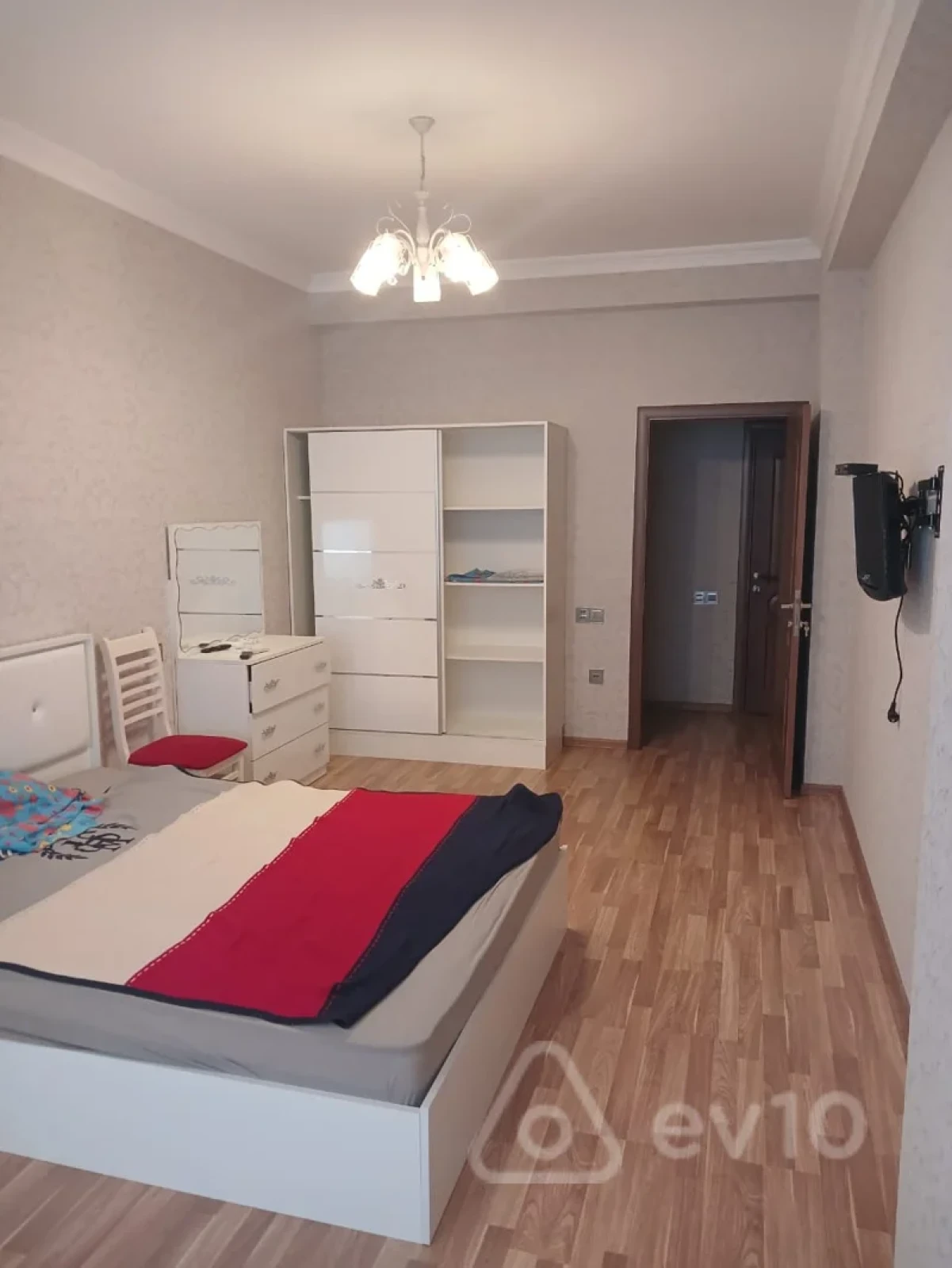 Kirayə verilir 2 otaqlı yeni tikili 100 m²