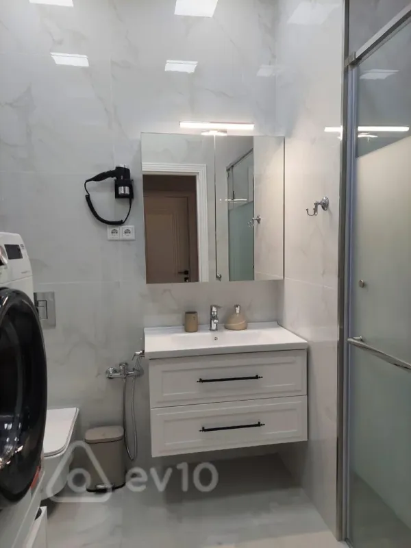 Kirayə verilir 2 otaqlı yeni tikili 51 m²