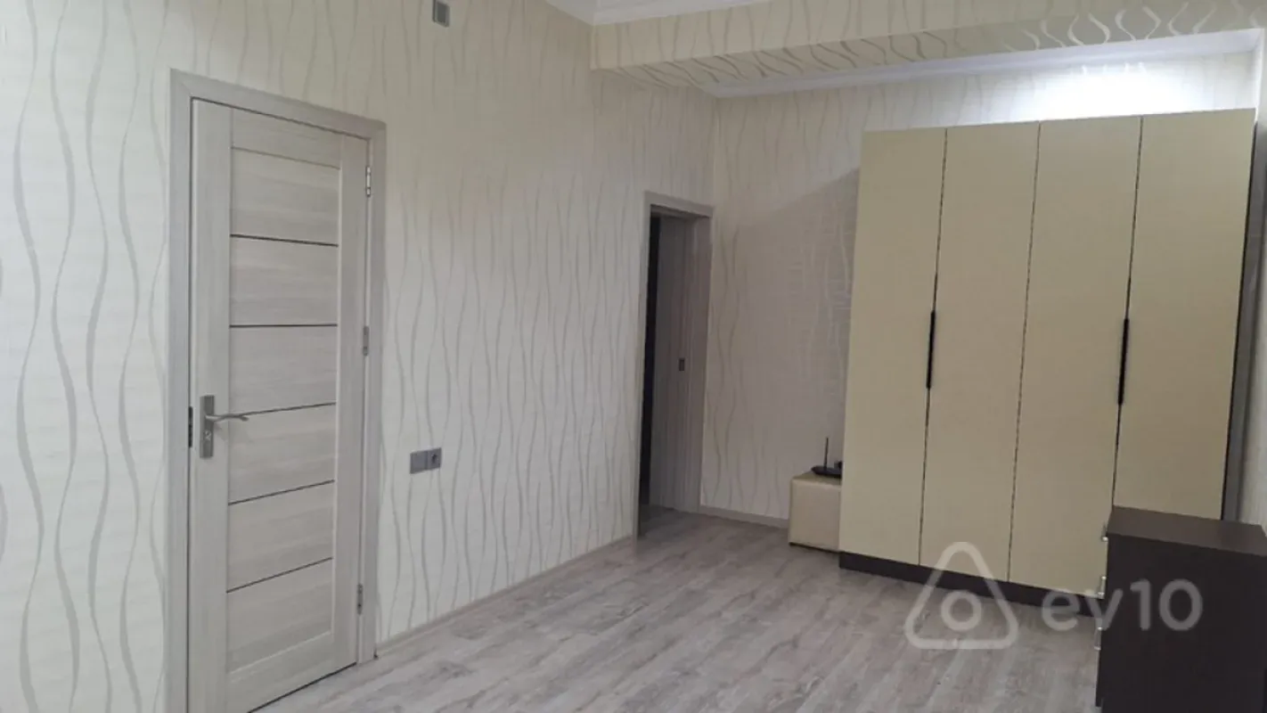 Kirayə verilir 2 otaqlı yeni tikili 103 m²