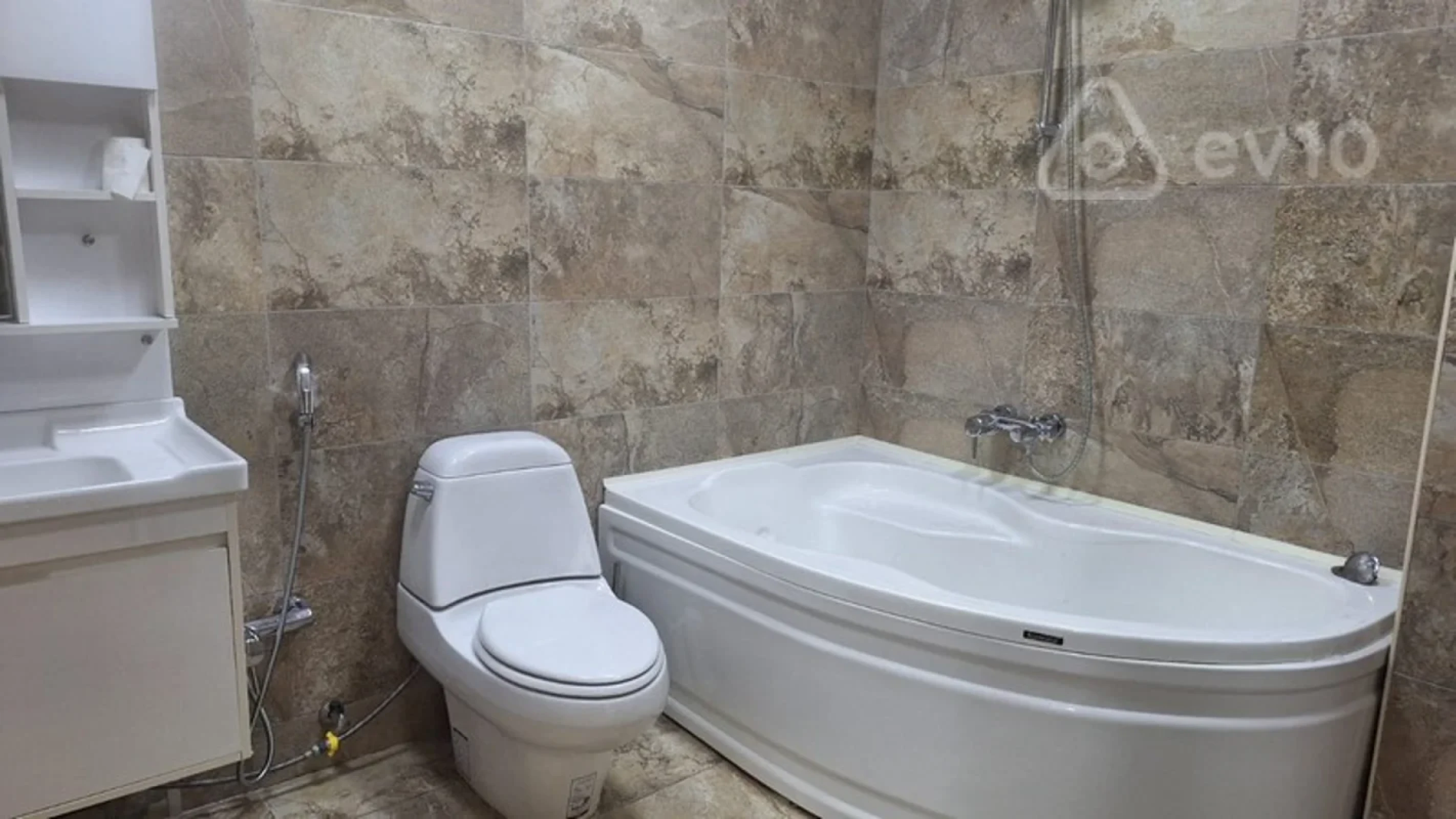 Kirayə verilir 2 otaqlı yeni tikili 103 m²