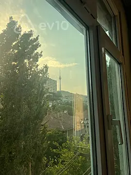 Satılır 1 otaqlı köhnə tikili 40 m²