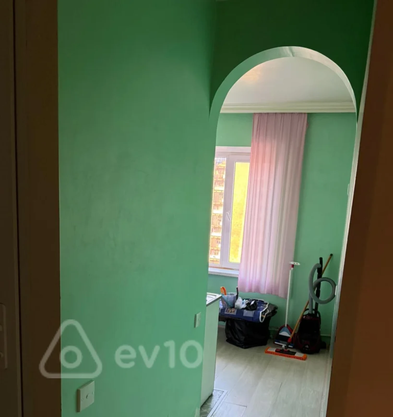 Satılır 1 otaqlı köhnə tikili 40 m²