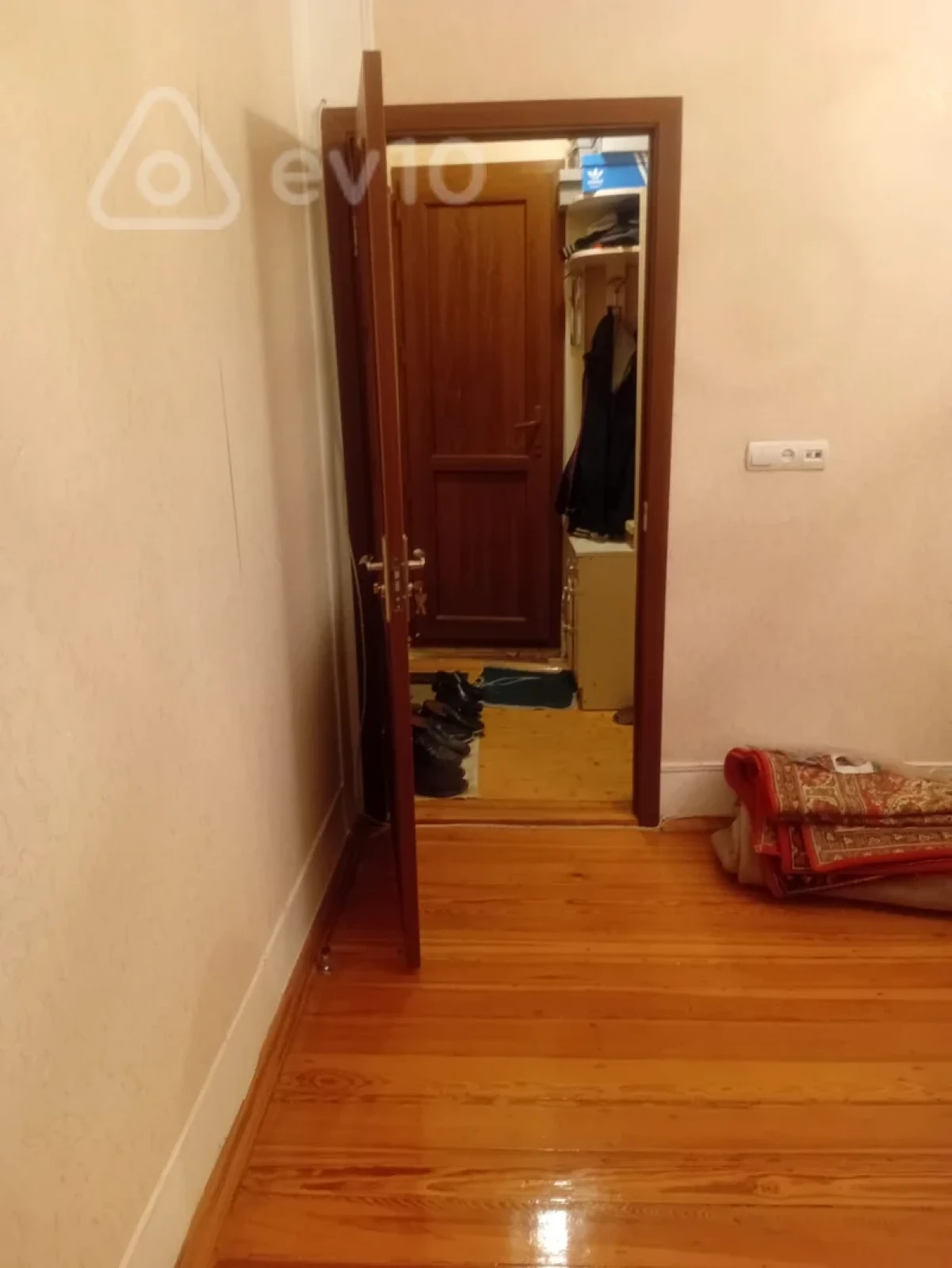 Satılır 2 otaqlı köhnə tikili 45 m²