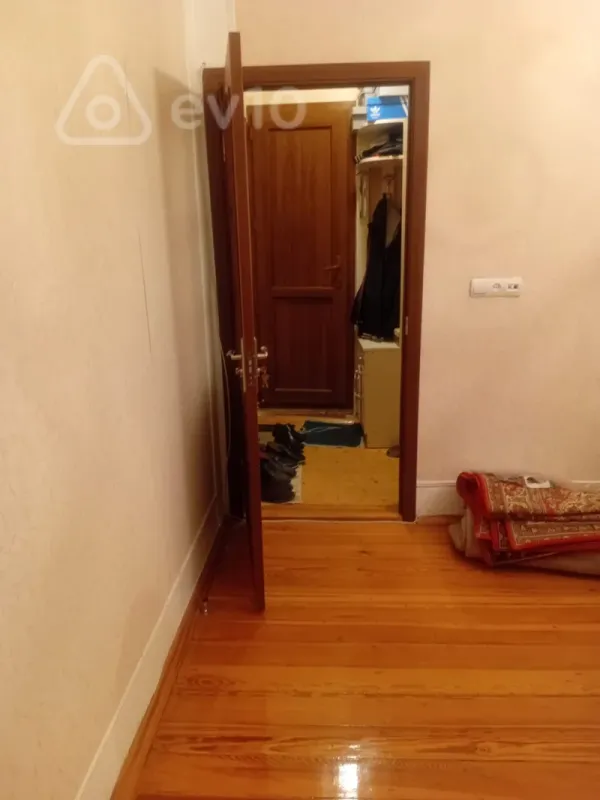 Satılır 2 otaqlı köhnə tikili 45 m²