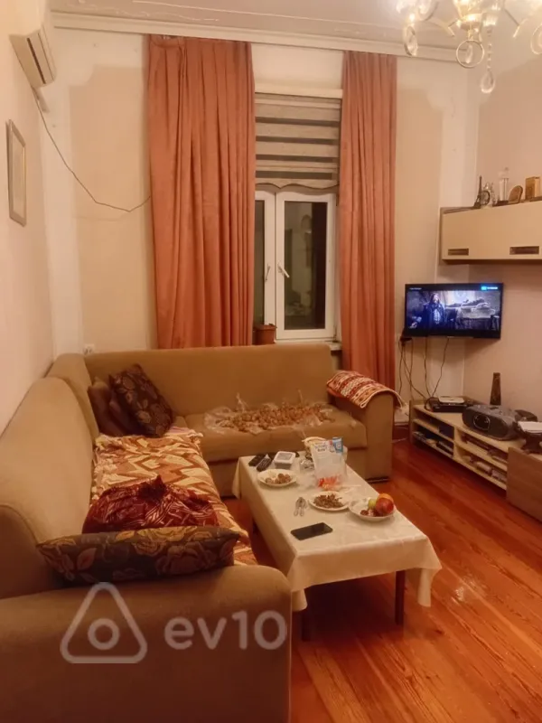 Satılır 2 otaqlı köhnə tikili 45 m²