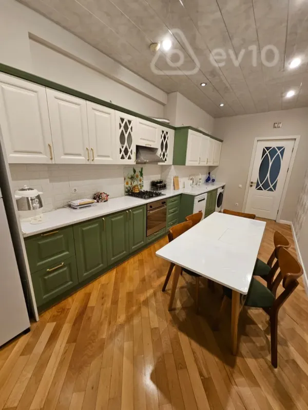 Satılır 3 otaqlı yeni tikili 120 m²