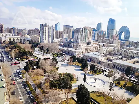 Kirayə verilir 3 otaqlı yeni tikili 140 m²