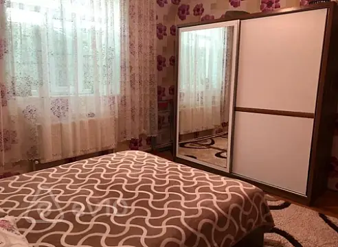 Satılır 7 otaqlı həyət evi 200 m²