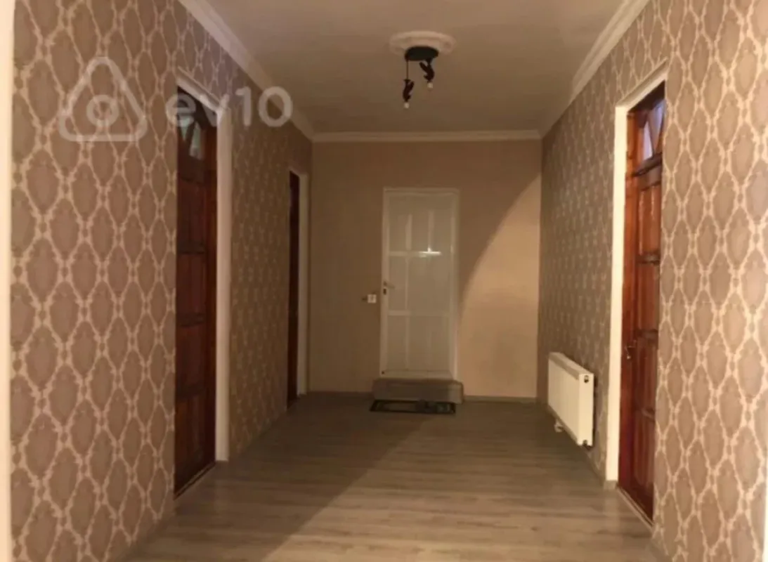 Satılır 7 otaqlı həyət evi 200 m²