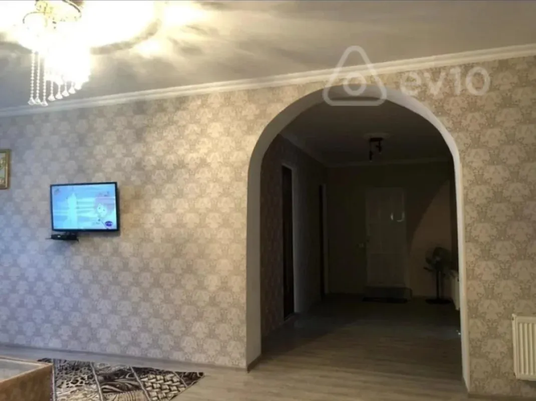 Satılır 7 otaqlı həyət evi 200 m²