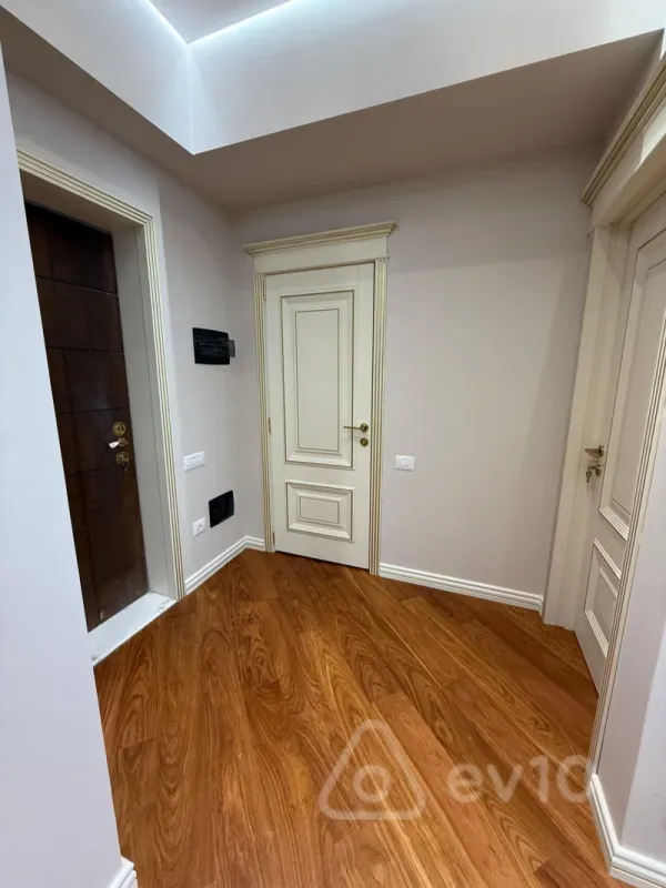 Kirayə verilir 2 otaqlı yeni tikili 66 m²