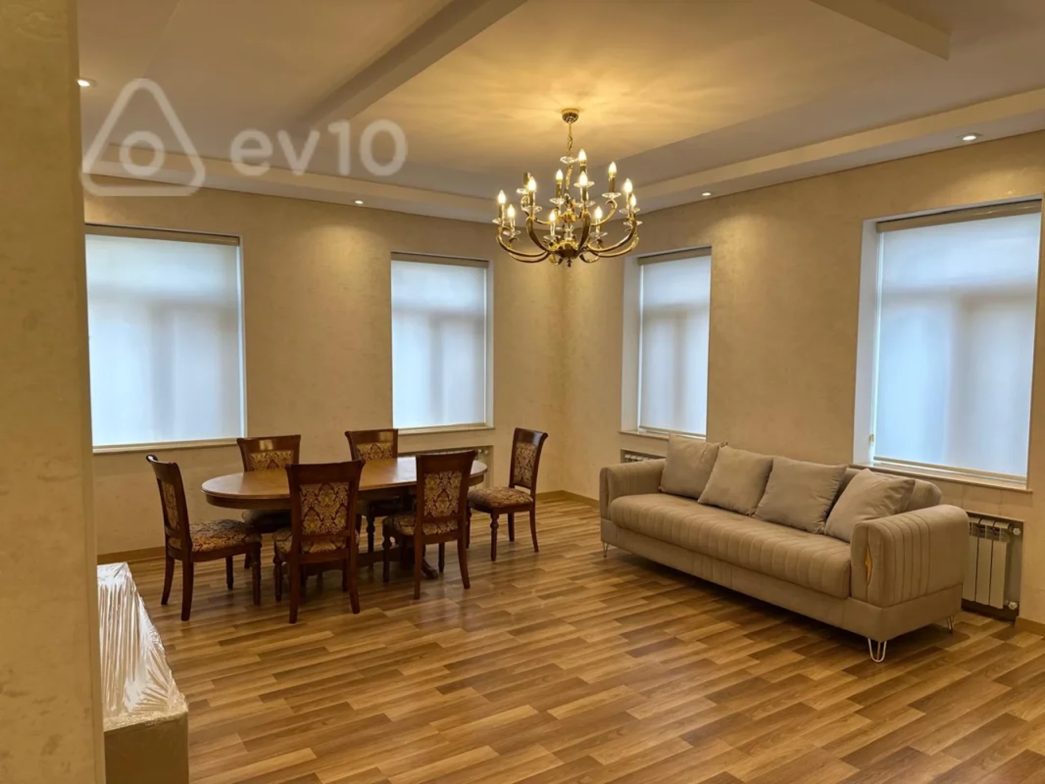 Kirayə verilir 3 otaqlı yeni tikili 140 m²
