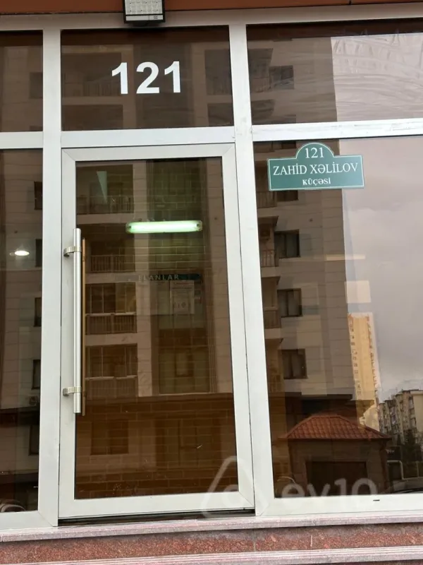 Kirayə verilir 3 otaqlı yeni tikili 140 m²