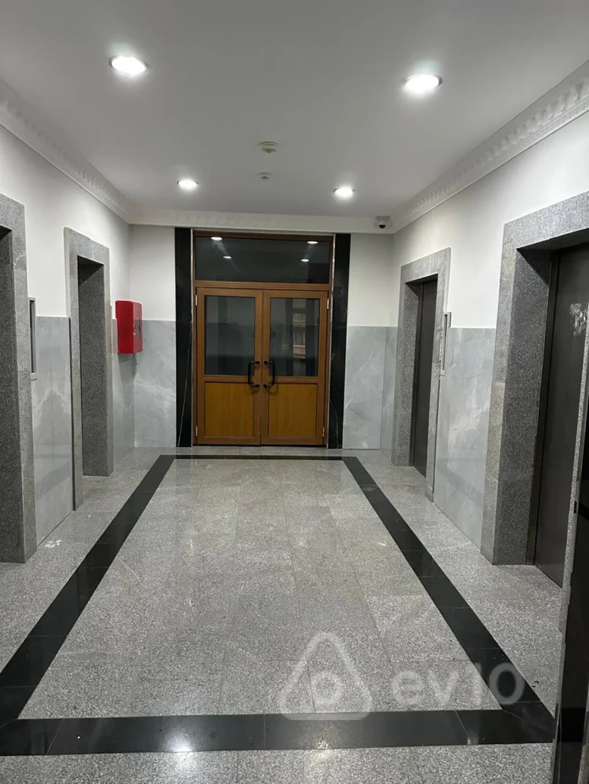 Kirayə verilir 3 otaqlı yeni tikili 140 m²