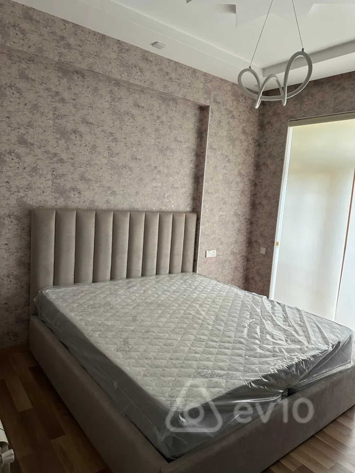 Kirayə verilir 3 otaqlı yeni tikili 140 m²