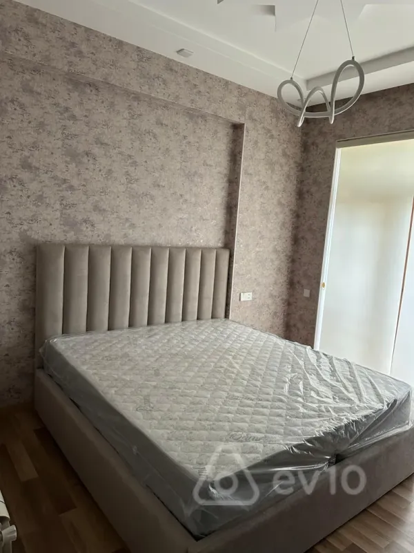 Kirayə verilir 3 otaqlı yeni tikili 140 m²