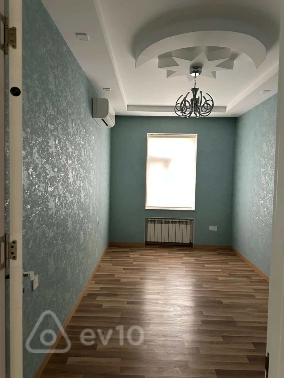 Kirayə verilir 3 otaqlı yeni tikili 140 m²