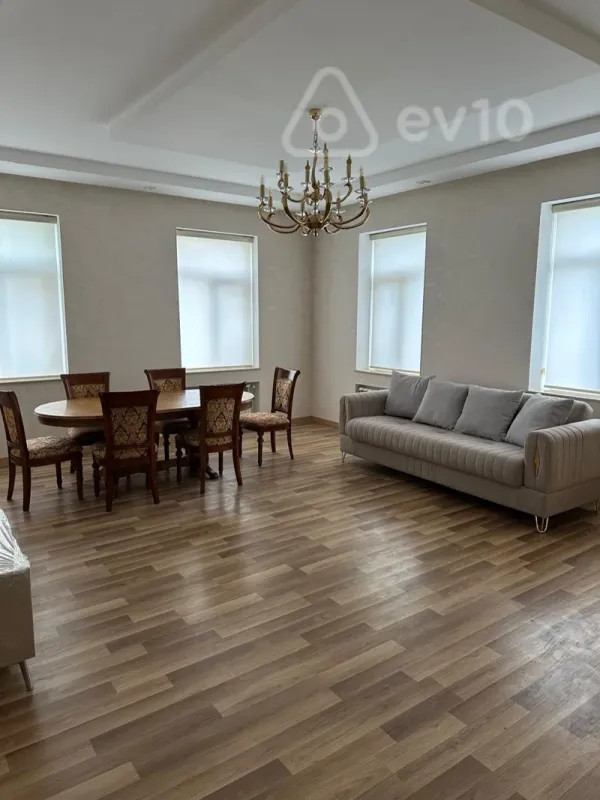 Kirayə verilir 3 otaqlı yeni tikili 140 m²