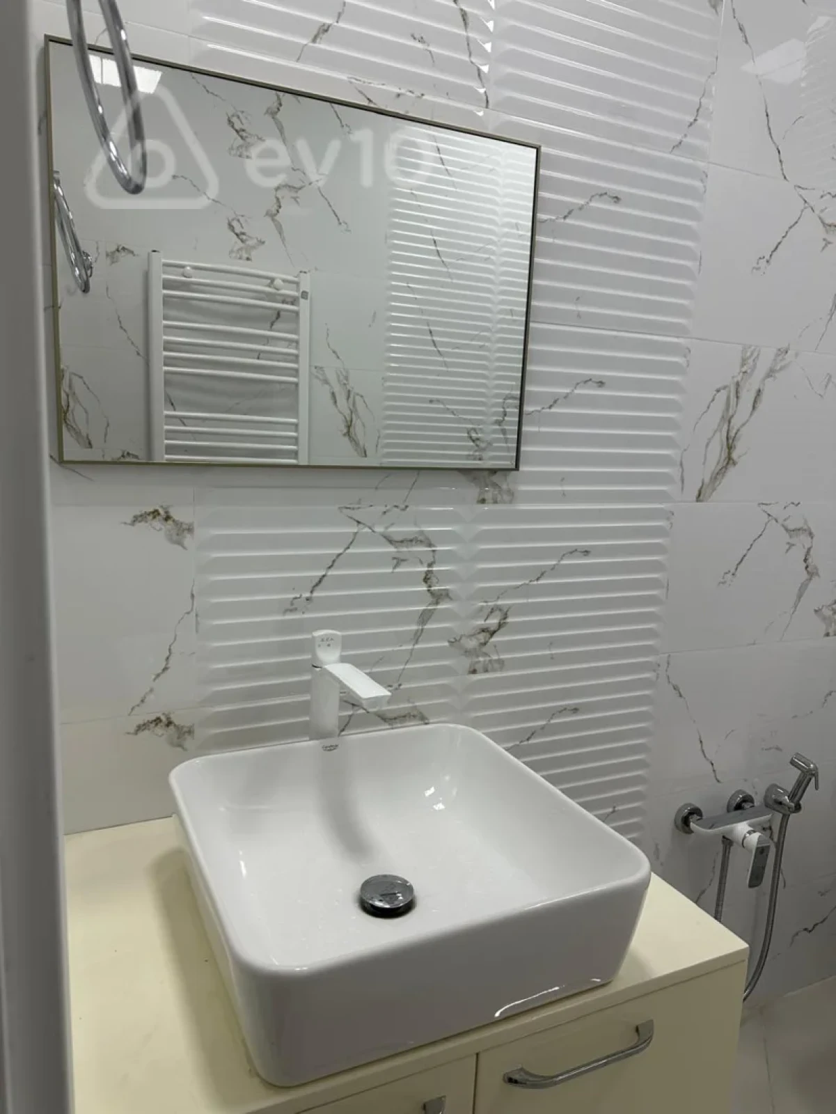 Kirayə verilir 3 otaqlı yeni tikili 140 m²