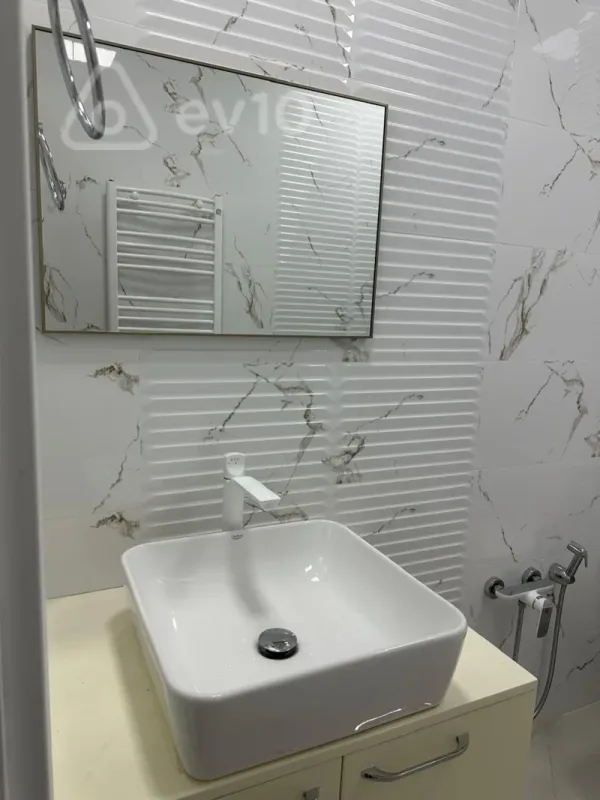 Kirayə verilir 3 otaqlı yeni tikili 140 m²