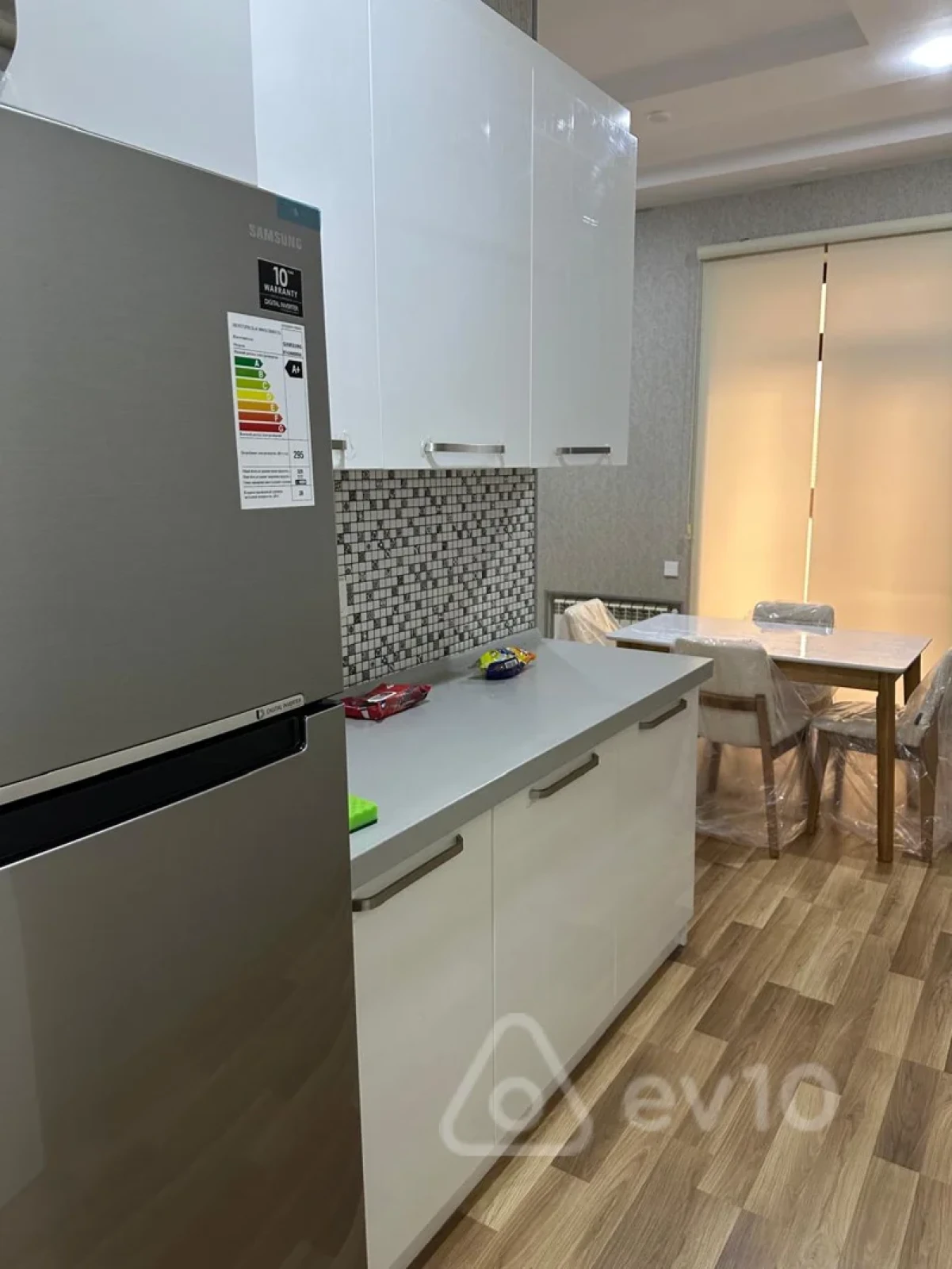 Kirayə verilir 3 otaqlı yeni tikili 140 m²