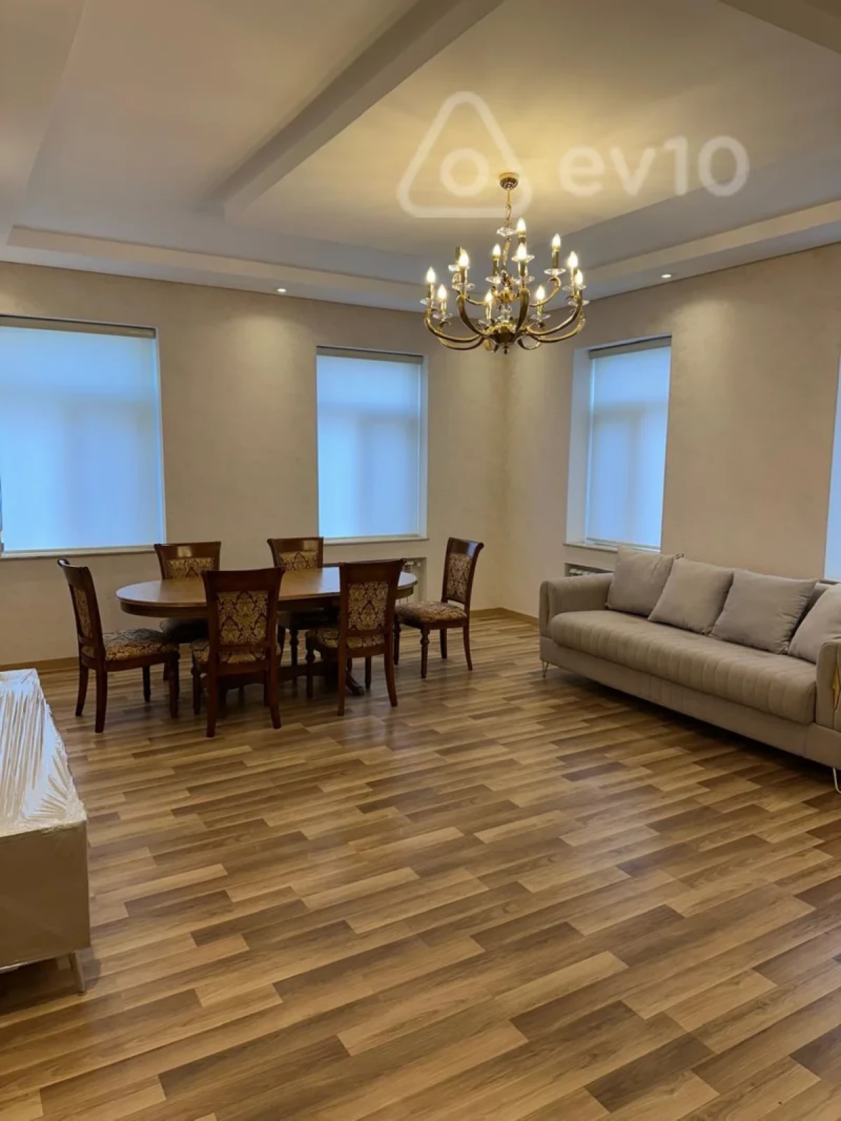 Kirayə verilir 3 otaqlı yeni tikili 140 m²