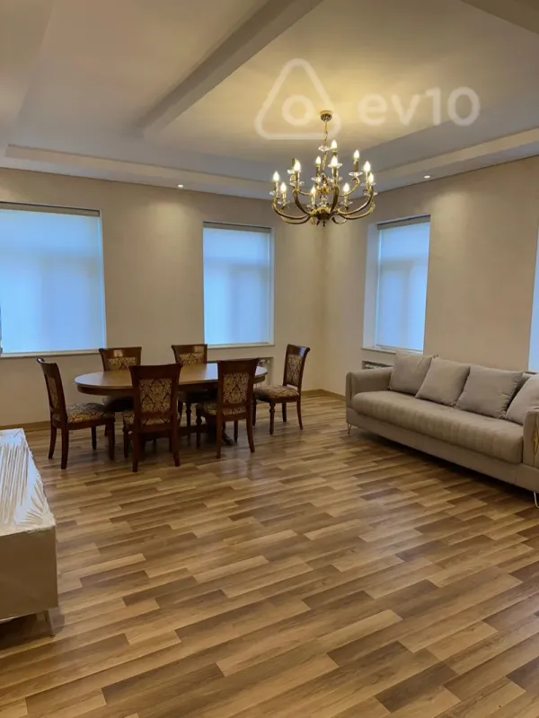 Kirayə verilir 3 otaqlı yeni tikili 140 m²
