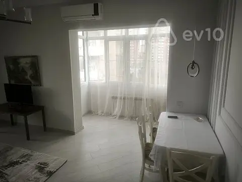 Kirayə verilir 2 otaqlı köhnə tikili 60 m²