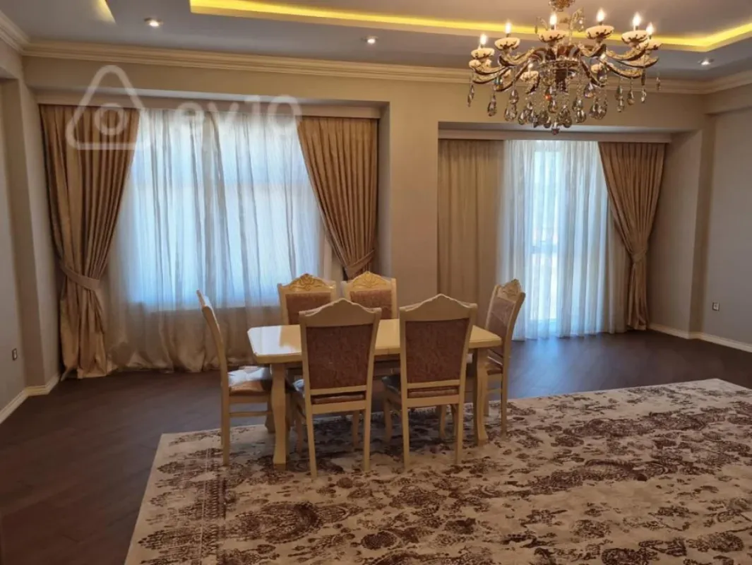 Kirayə verilir 3 otaqlı yeni tikili 170 m²