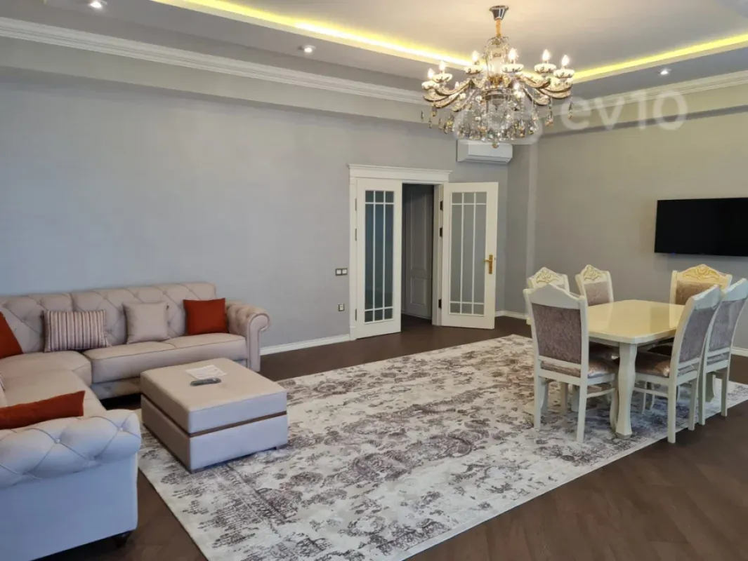 Kirayə verilir 3 otaqlı yeni tikili 170 m²